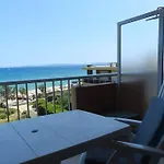 3 Couchages Climatise Avec Parking En Bord De Au Lavandou - Fr-1-251-893