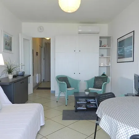 Апартаменты 3 Couchages Climatise Avec Parking En Bord De Au Lavandou Ле-Лаванду