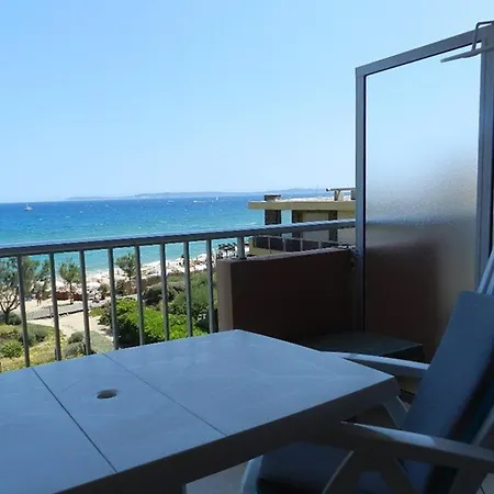 3 Couchages Climatise Avec Parking En Bord De Au Lavandou