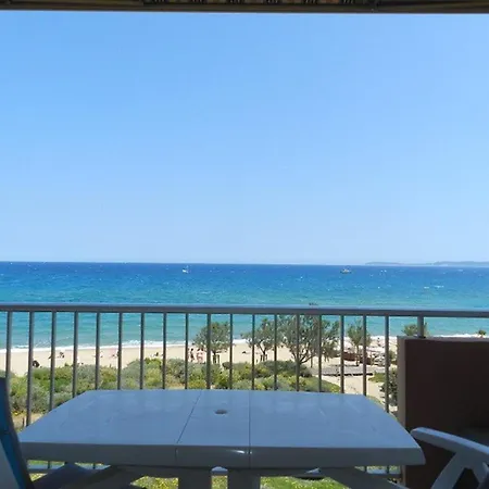 3 Couchages Climatise Avec Parking En Bord De Au Lavandou Апартаменты