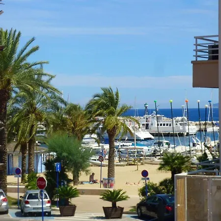 Appartamento 3 Couchages Climatisé Avec Parking En Bord De Au Lavandou - Fr-1-251-893